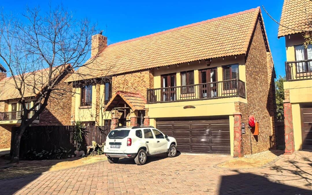 #1663 – 4 Bedroom Duplex in Glen Marais