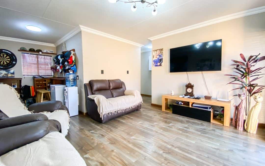 #1879 – Charming 1.5-Bedroom, 2-Bathroom Simplex in Sun Tropez