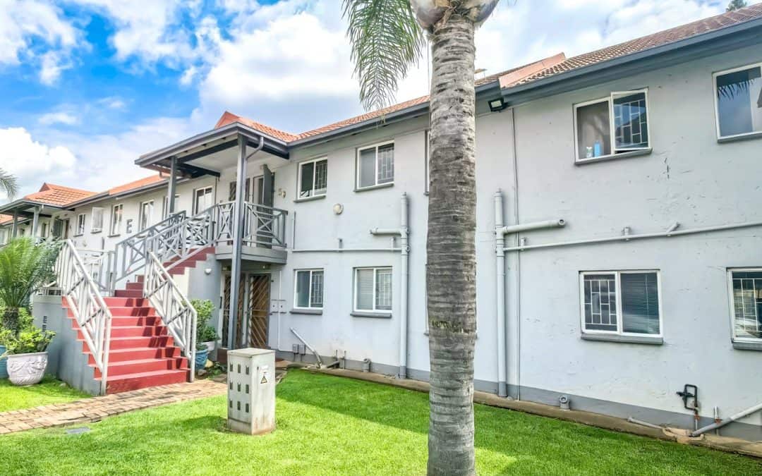 #1889 – Discover the perfect first-floor townhouse, ideally located in the heart of Glen Marais