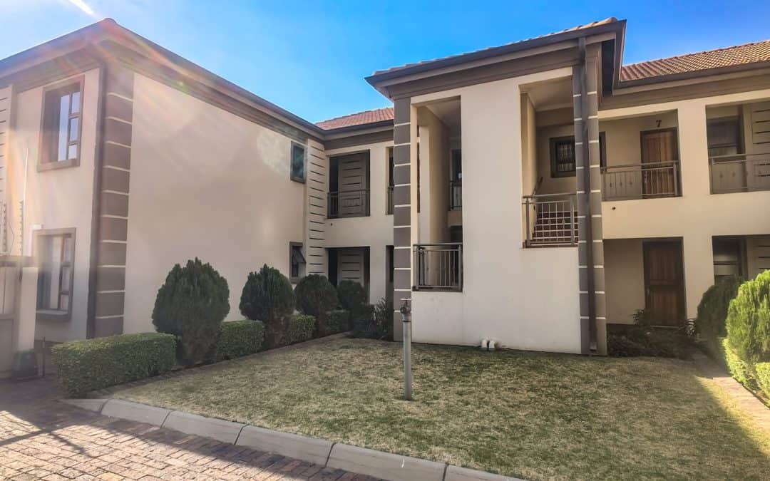 #1891 – Charming two-bedroom unit is located on the first floor of Kingsgate.