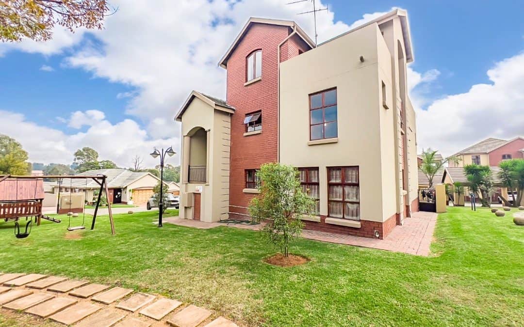 #1986 – Executive townhouse with immaculate views!