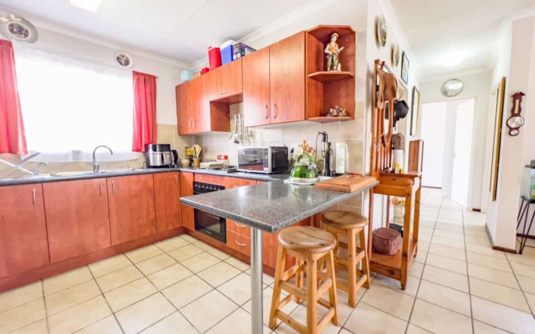 #1995 – Ideal Investment or Starter Home!