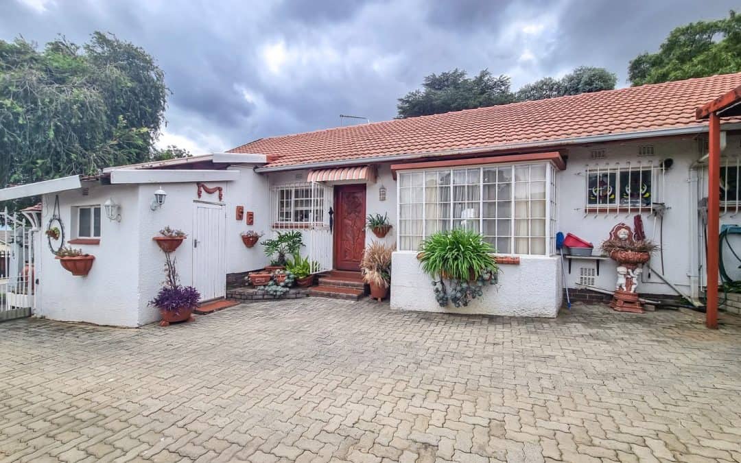 #2033 – Spacious Mediterranean Family Home