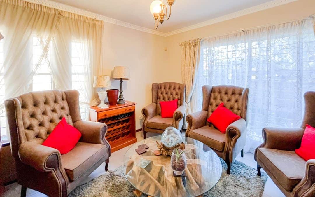 #2105 – Warm and Welcoming 3-Bedroom Townhouse in Glen Marais