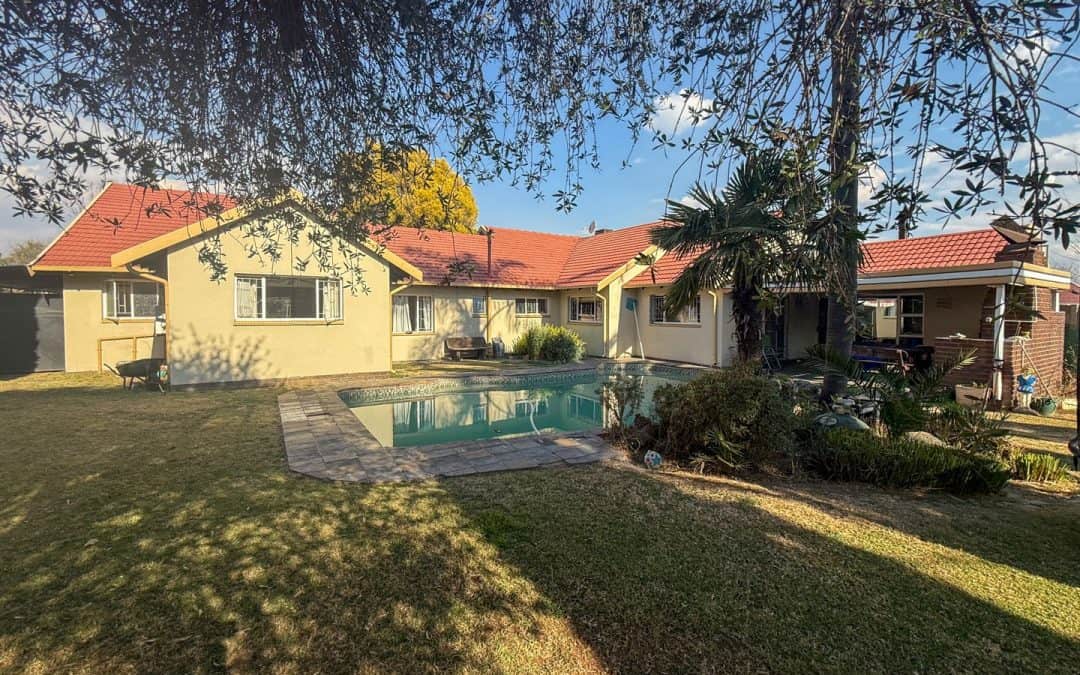 #2143 – Charming 5-Bedroom Family Retreat in the Heart of Farrarmere