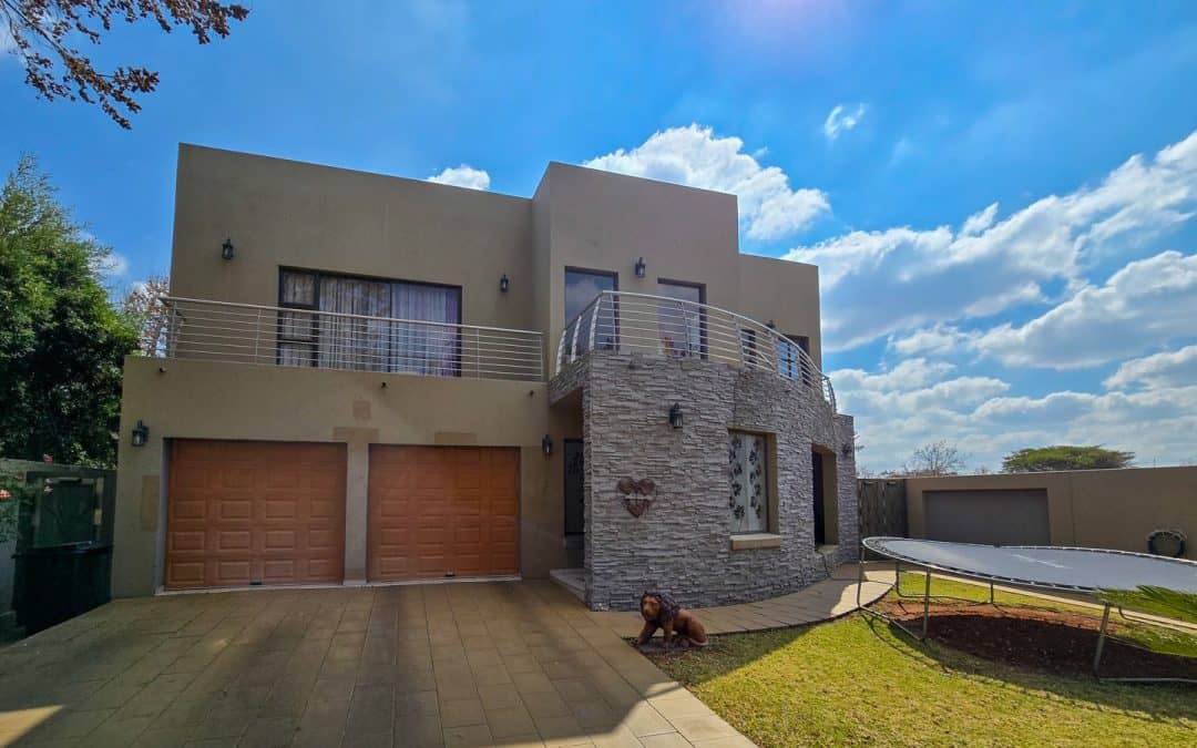 #2167 – Elegant Family Home in Premier Lifestyle Estate