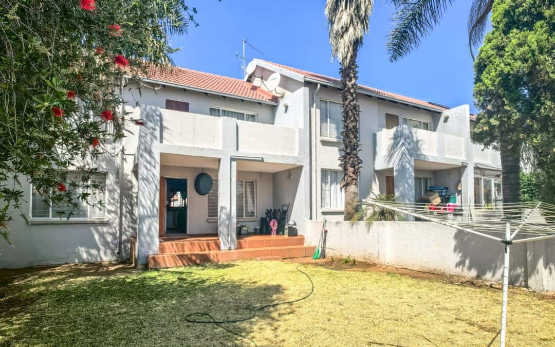 #2217 – Charming 2-Bedroom Townhouse with Private Garden – Glen Marais