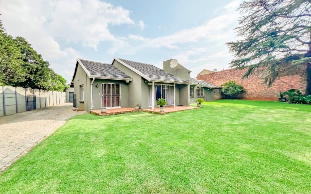 #2343 – Family Home with Two Flats!