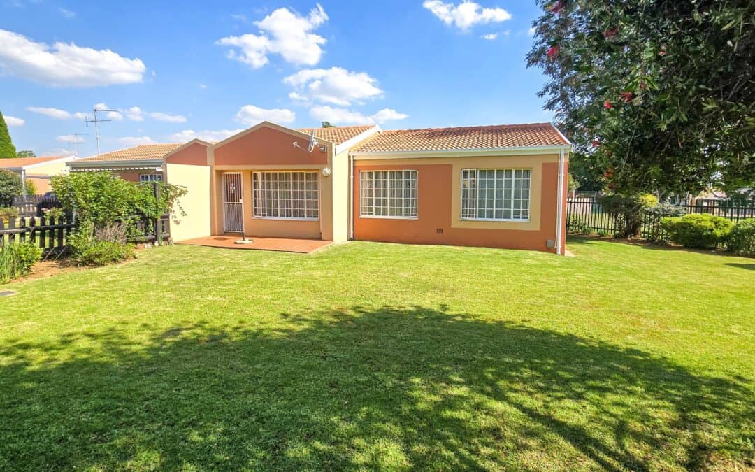 #2366- 3 bedroom simplex available in Farrarmere