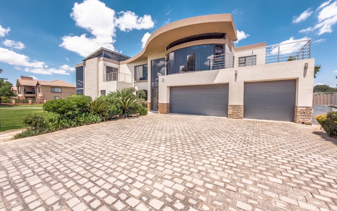 #2377 – Sunlit Luxury Overlooking the Fairways