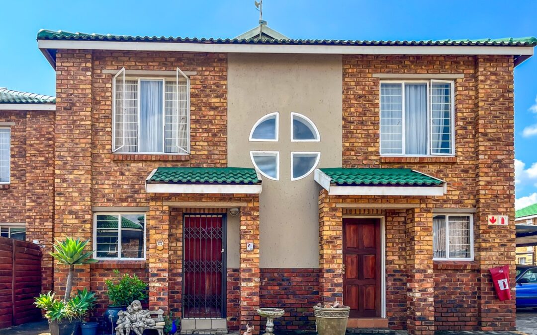 #2403 – Charming Duplex Townhouse
