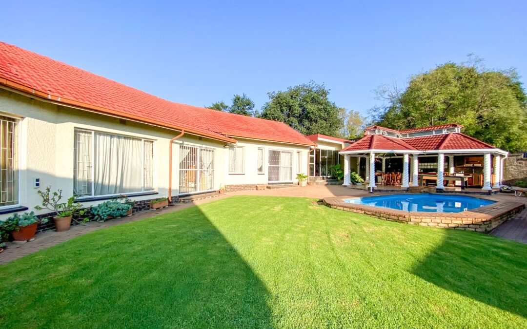 #2412 – 5-Bedroom Family Home with Flatlet, Pool, Entertainment Area & Business Rights