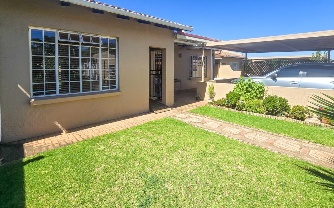 #2393 – Neat 3-Bedroom Simplex in secure complex