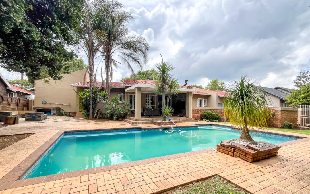 #2426 – 3 Bedroom Family Home in Sought-After Sunward Park