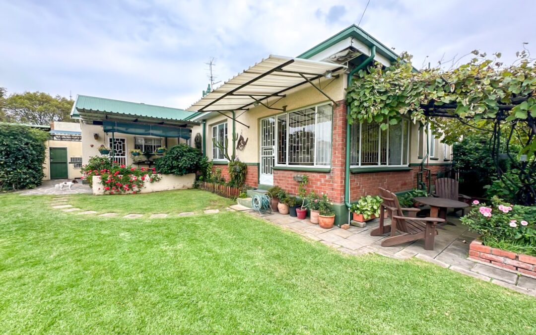 #2435 – CHARMING FAMILY HOME ON A DOUBLE STAND – SPACE, CHARACTER AND ENDLESS POTENTIAL !!