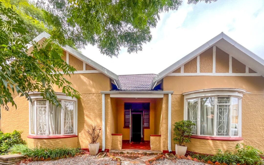 #2424 – Classic 3-bedroom home ideally located in the heart of Westdene