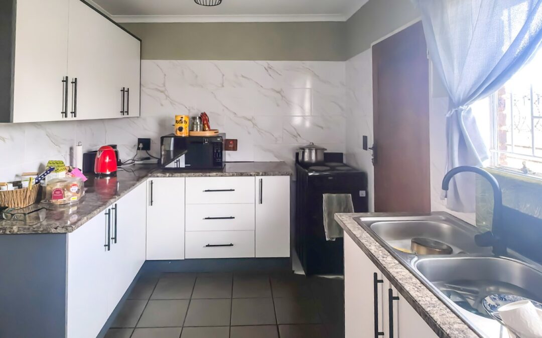 #2451 – Neat Simplex Townhouse with Large Private Garden – Prime Location