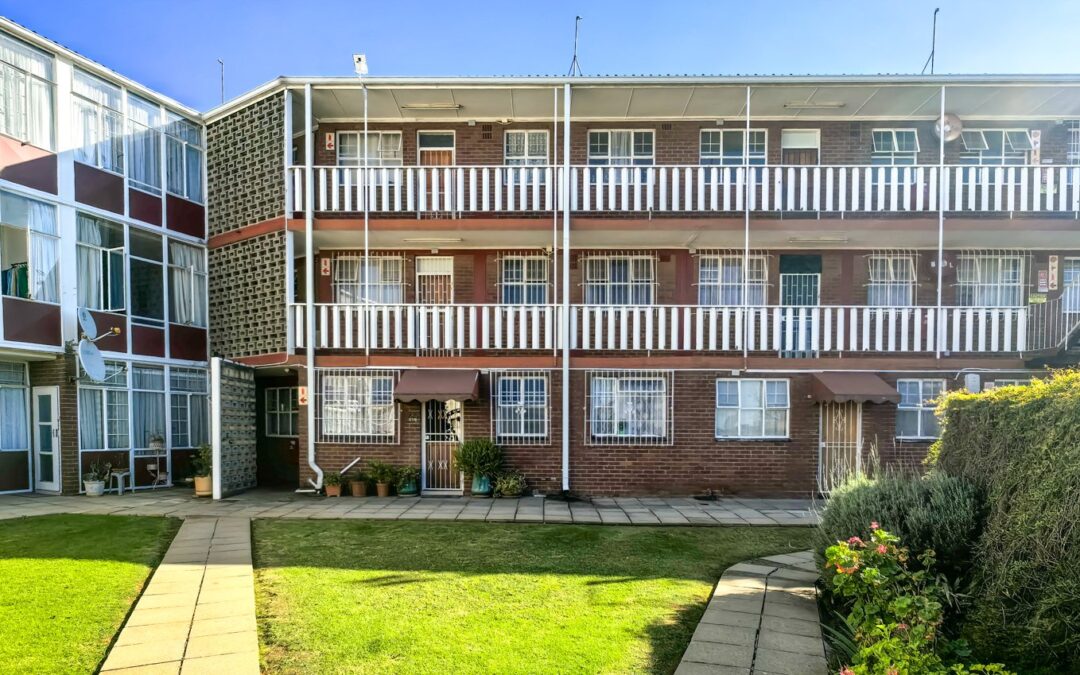 #2457 – One-Bedroom Flat with Lock-Up Garage – Edleen