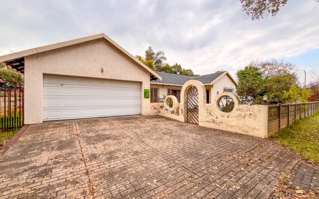 #2465 – Spacious 4 Bedroom Corner Stand in Impala Park