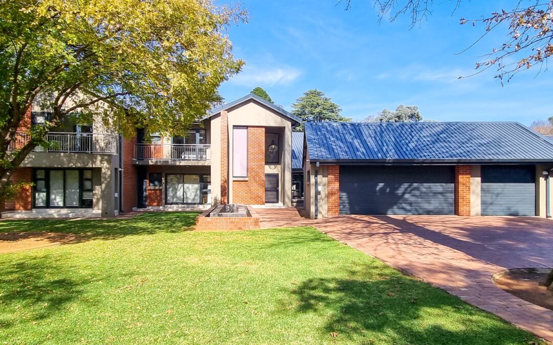 #2477 – 5-bedroom home with a complete flatlet in Lakefield.
