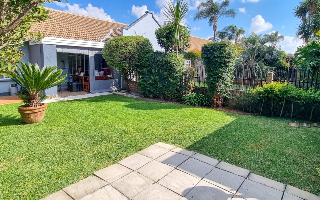 #2447 – Modern Ground Floor Gem in Bartlett – Pet Friendly!