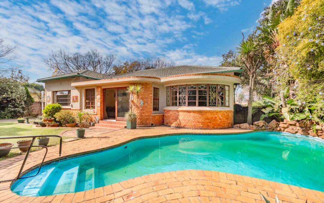 #2393 – Entertainer’s Dream with Pool, Lapa and Multiple Living Areas