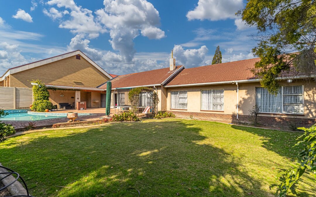 #2499 – Spacious Family Home with Income-Generating Flatlet in Sought-After Farrarmere