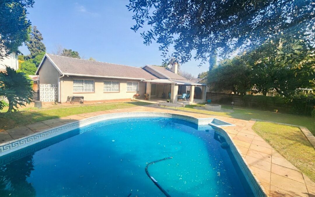 #2483 – STUNNING STREET APPEAL | PRICED TO SELL | SOUGHT-AFTER FARRARMERE