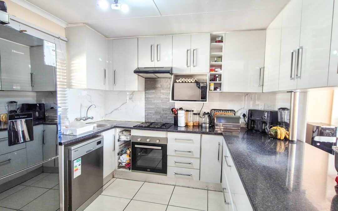 #2529 – 3 Bedroom townhouse for sale in Ravenswood, Boksburg